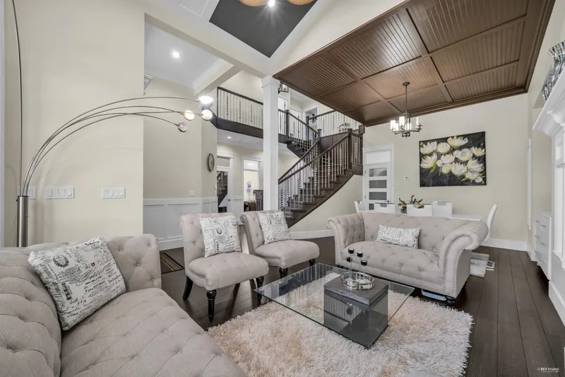 14490 58 AVENUE - photo 4 of 23