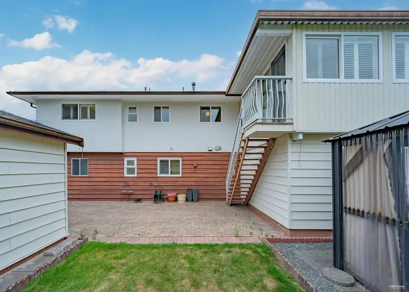 9060 RYAN PLACE - photo 4 of 35