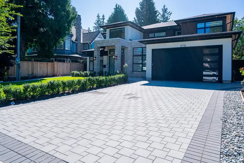 13038 15A AVENUE - photo 3 of 40