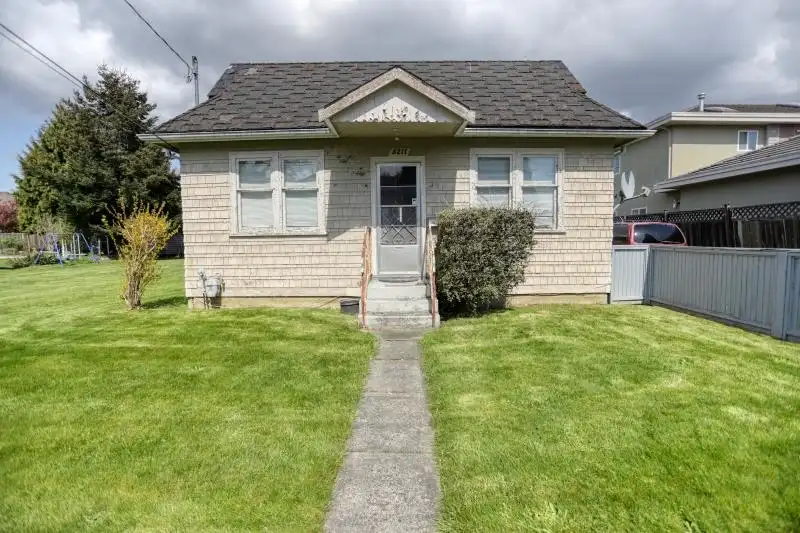 5211 MAPLE ROAD - photo 4 of 20