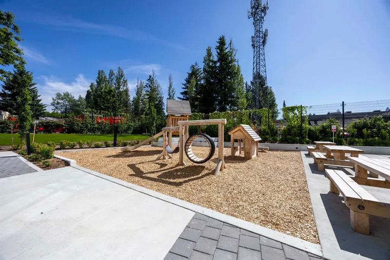 1204 10428 WHALLEY BOULEVARD - photo 3 of 25