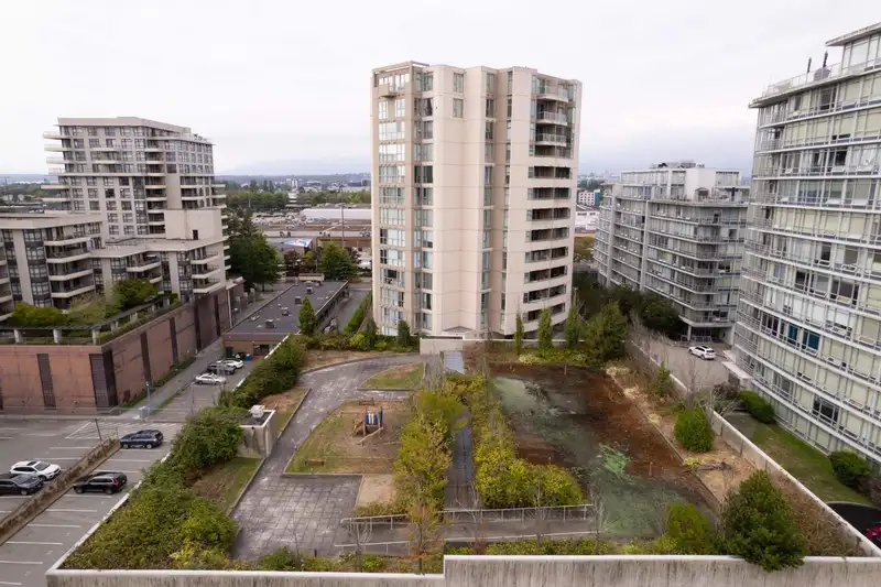 1304 8248 LANSDOWNE ROAD - photo 2 of 9