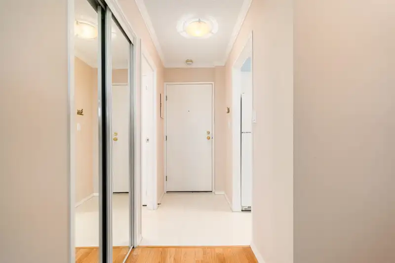 503 9300 PARKSVILLE DRIVE - photo 4 of 36