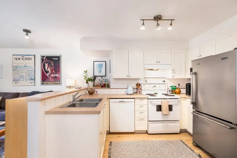 207 5355 BOUNDARY ROAD - photo 4 of 24