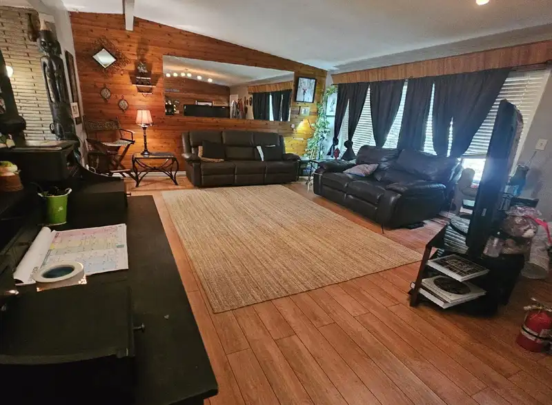 11333 96 AVENUE - photo 2 of 10