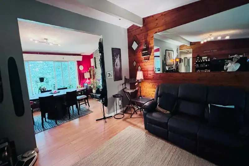 11333 96 AVENUE - photo 3 of 10