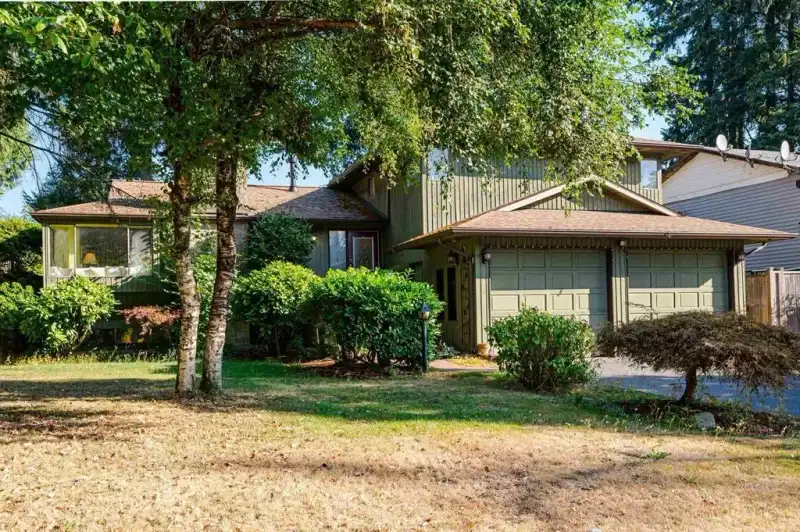 14603 101A AVENUE - photo 1 of 26