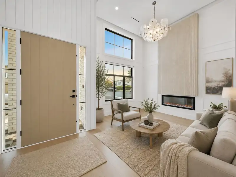 6067 44A AVENUE - photo 2 of 40