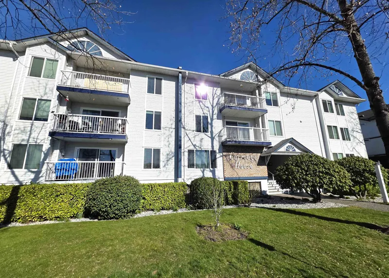 301 17695 58 AVENUE - photo 2 of 25