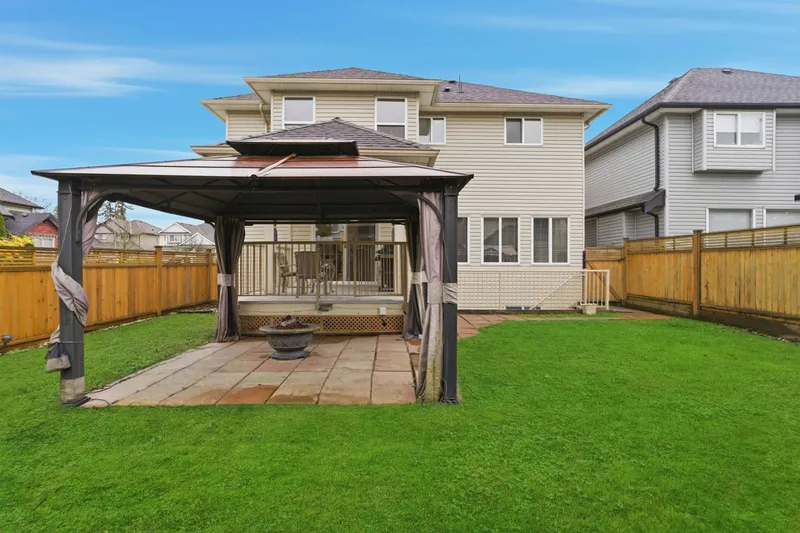 21195 83A AVENUE - photo 4 of 25