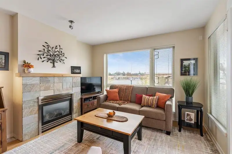 205 1315 56 STREET - photo 4 of 21