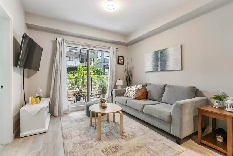 223 13768 108 AVENUE - photo 3 of 28
