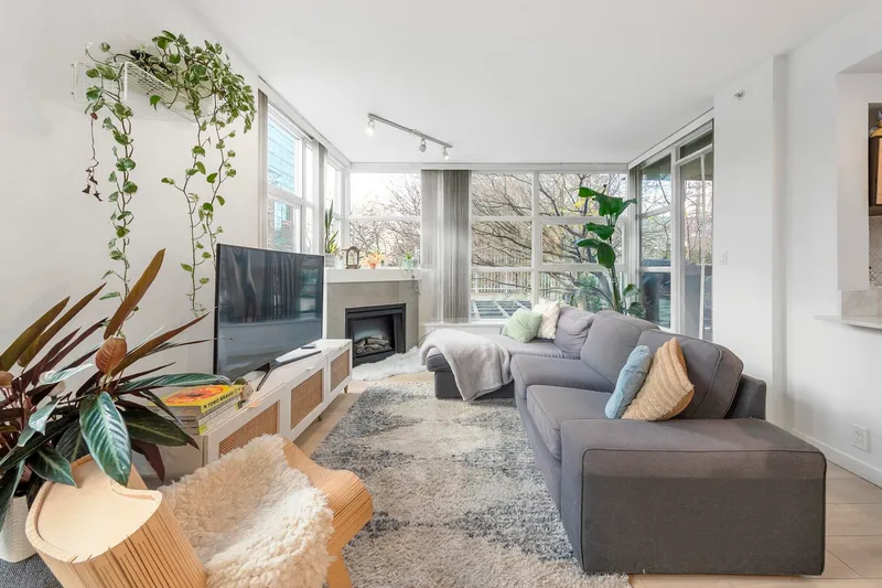 205 189 NATIONAL AVENUE - photo 2 of 25