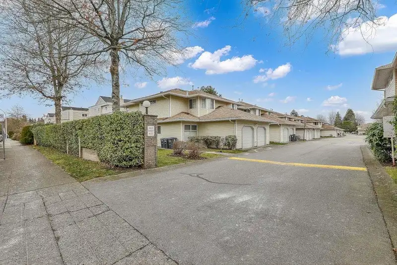 46 10038 155 STREET - photo 2 of 31