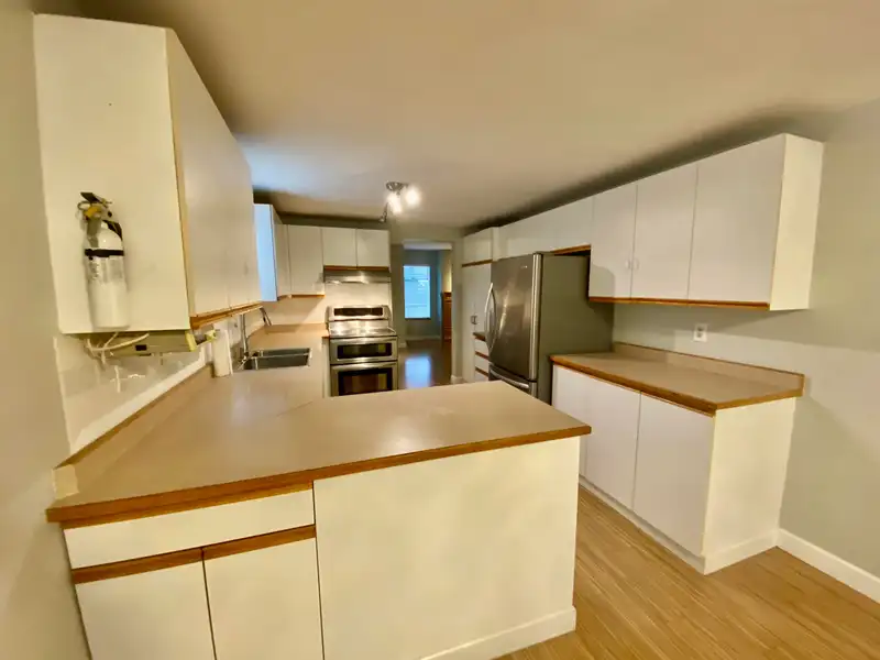 17 11880 82 AVENUE - photo 4 of 14