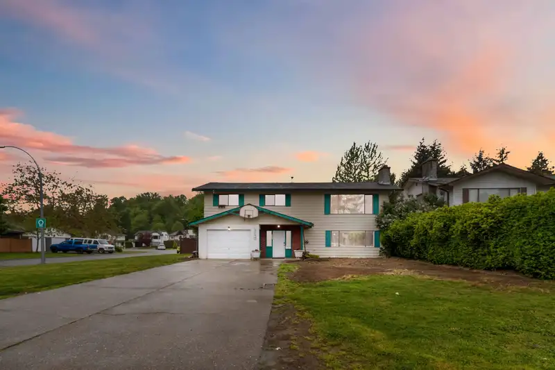 3299 JERVIS CRESCENT - photo 1 of 33
