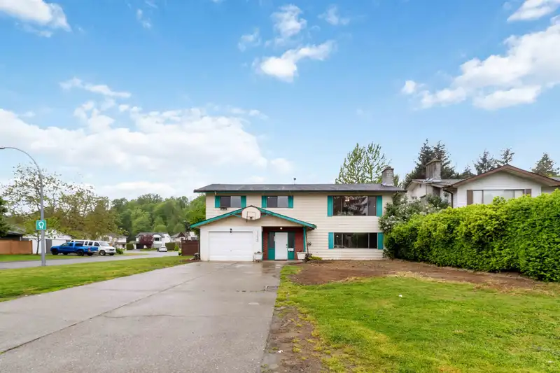 3299 JERVIS CRESCENT - photo 4 of 33