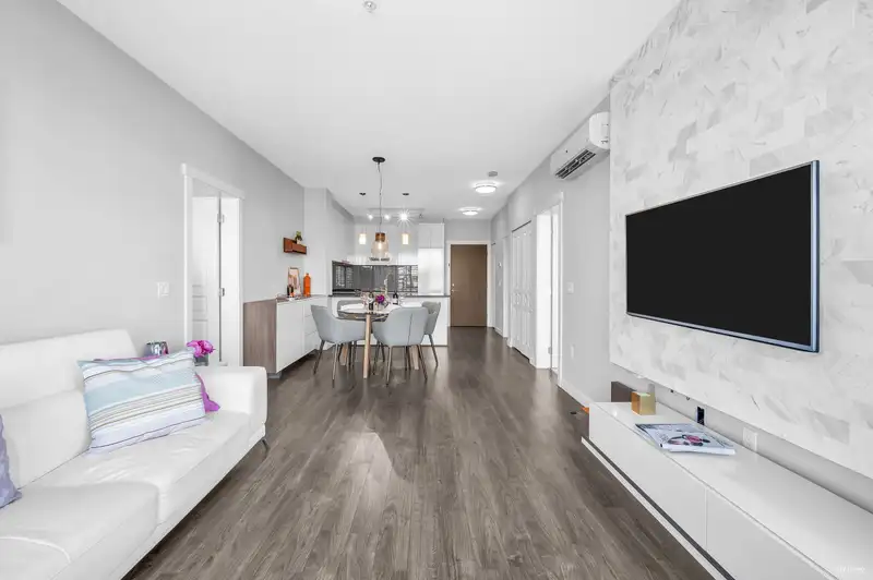 603 9311 ALEXANDRA ROAD - photo 4 of 32