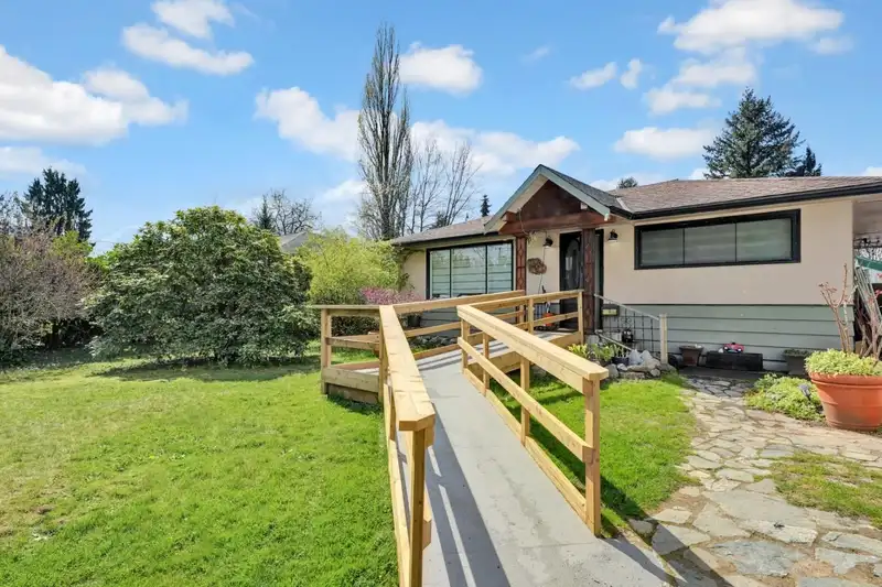 11963 221 STREET - photo 4 of 25