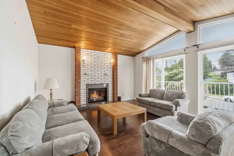 6895 MCKAY AVENUE - photo 3 of 28