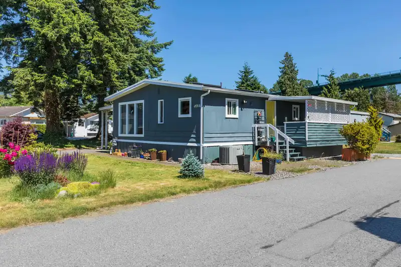 400A SUNDANCE CRESCENT - photo 1 of 18