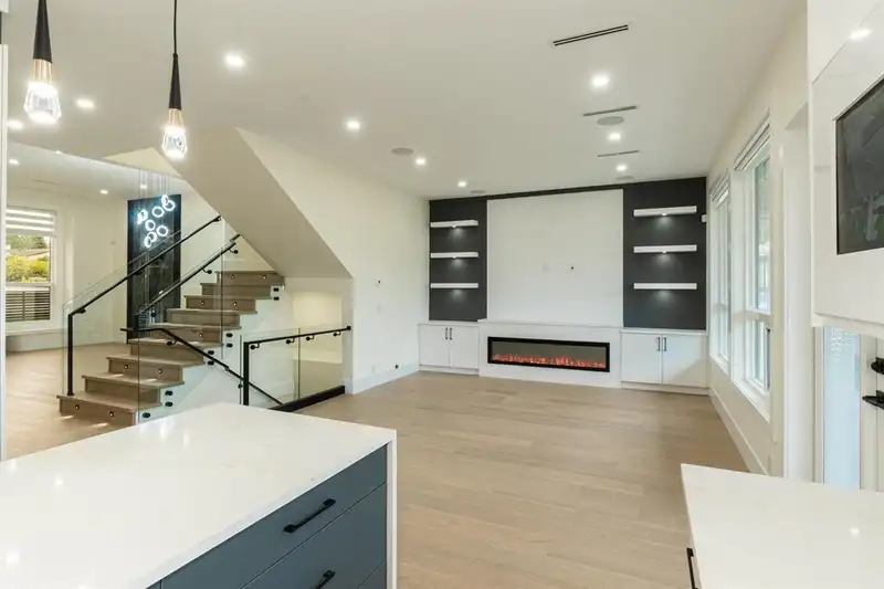 9524 118 STREET - photo 2 of 38