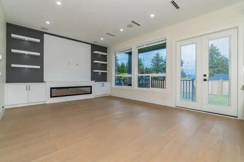 9524 118 STREET - photo 3 of 38