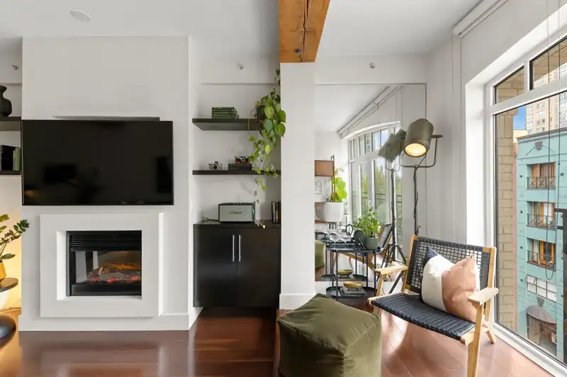 408 1275 HAMILTON STREET - photo 3 of 29