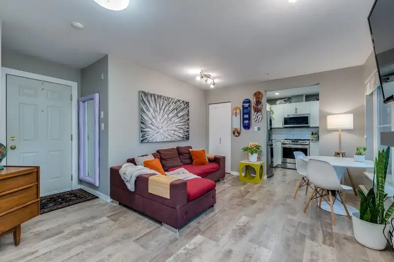 101 245 ST. DAVIDS AVENUE - photo 4 of 22