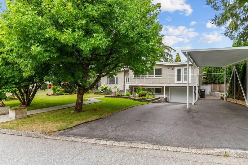 936 CAITHNESS CRESCENT - photo 2 of 26