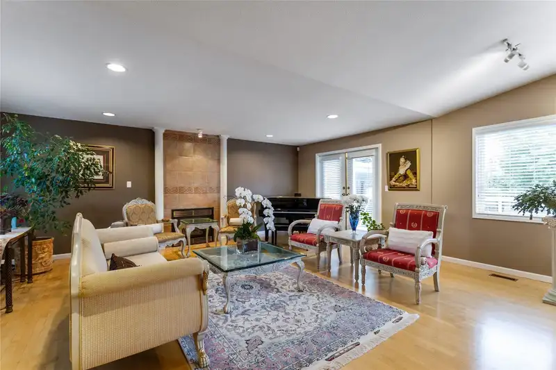 936 CAITHNESS CRESCENT - photo 4 of 26