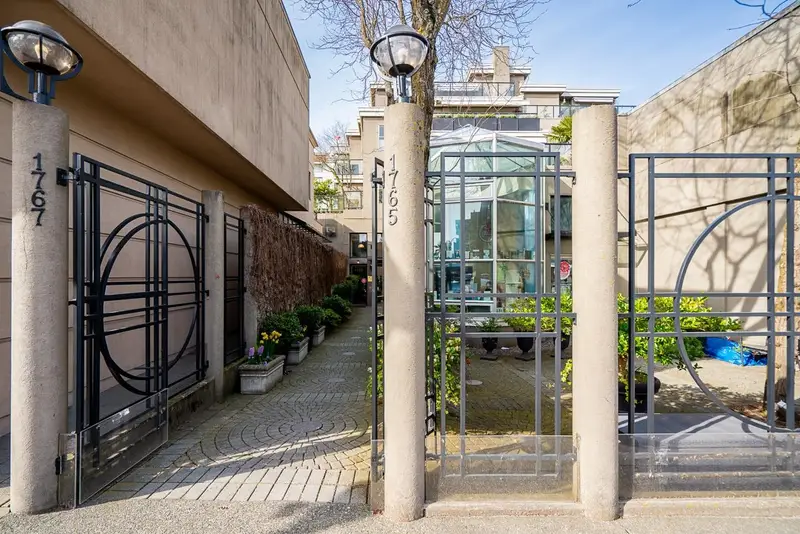 204 1765 MARINE DRIVE - photo 2 of 25