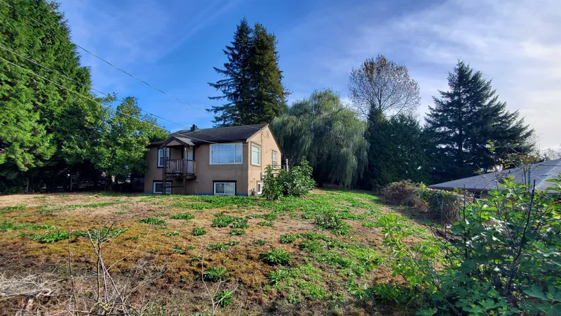 8042 CEDAR STREET - photo 3 of 7