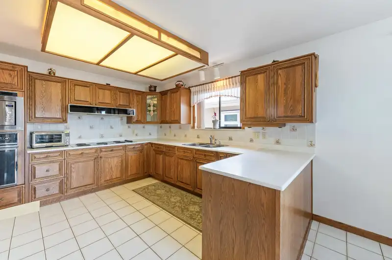 2411 E 39TH AVENUE - photo 3 of 25