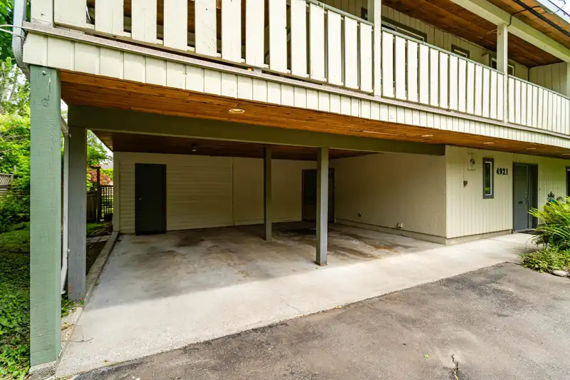 4921 11A AVENUE - photo 4 of 40