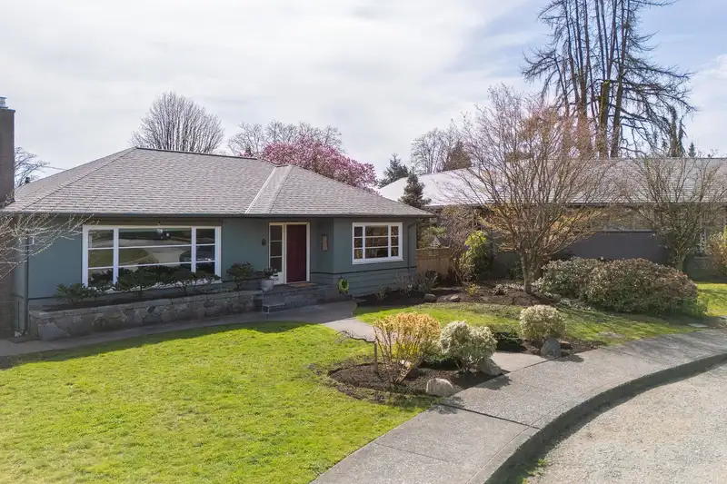 106 COLLEGE COURT - photo 1 of 39