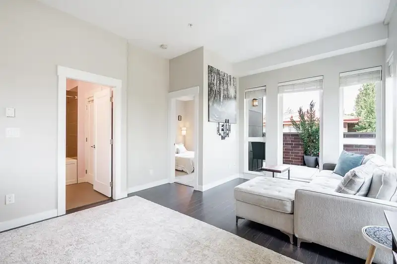 405 2214 KELLY AVENUE - photo 4 of 26
