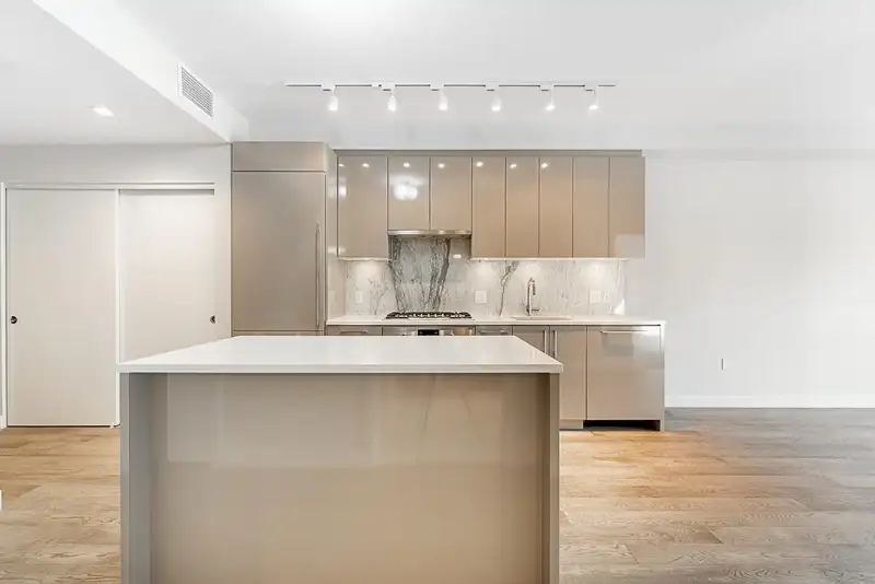 109 4080 YUKON STREET - photo 2 of 27