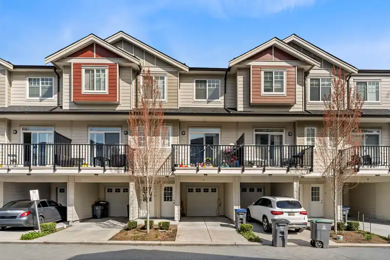 11 13898 64 AVENUE - photo 1 of 32