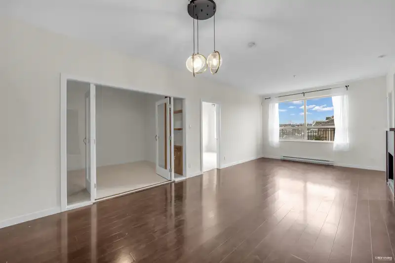 210 288 HAMPTON STREET - photo 3 of 6