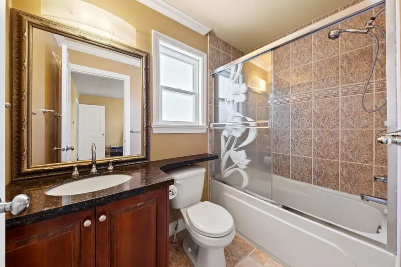 14498 78 AVENUE - photo 4 of 25