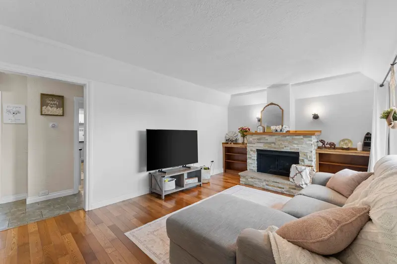 46307 RIVERSIDE DRIVE - photo 3 of 25