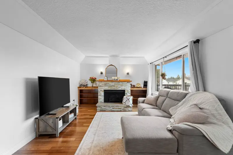 46307 RIVERSIDE DRIVE - photo 4 of 25