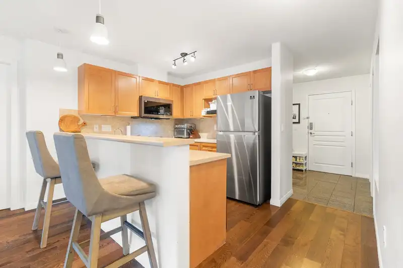 206 15188 22 AVENUE - photo 2 of 25