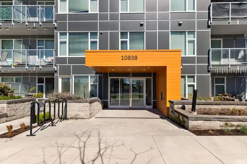 517 10838 WHALLEY BOULEVARD - photo 3 of 36