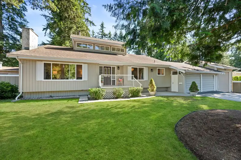 20192 37A AVENUE - photo 2 of 39
