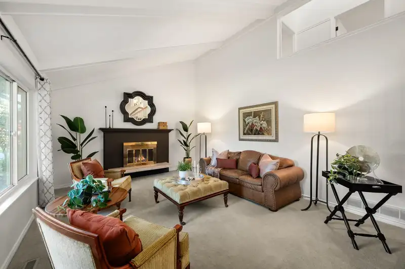 20192 37A AVENUE - photo 4 of 39