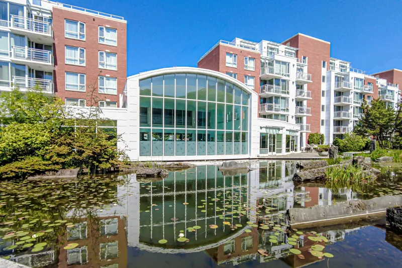 212 688 FAIRCHILD ROAD - photo 1 of 25