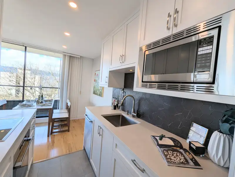 608 2370 W 2ND AVENUE - photo 4 of 19