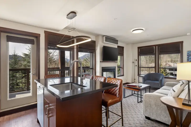 108A 2020 LONDON LANE - photo 1 of 25